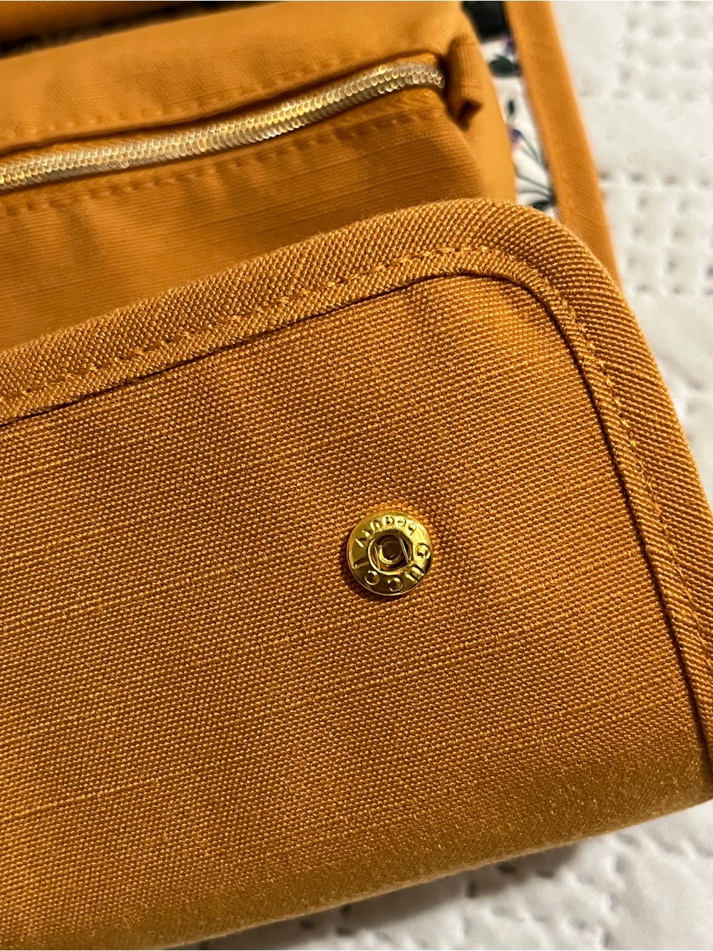 Brand new Gucci mustard yellow beauty travel Pouch with Gold Logo - Picture 17 of 17